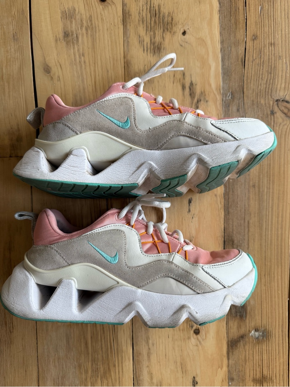 Nike RYZ 365 Women’s Sneakers, Pink/Teal/Grey, Size 8.5  coral